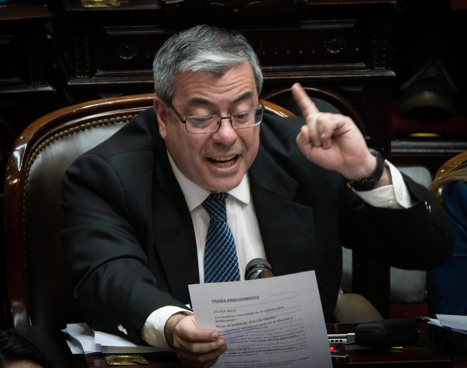 Martínez pedirá una sesión especial para derogar el DNU 70/23 tras el fallo