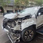 Choque en Capital: un conductor salió despedido y quedó debajo de un auto