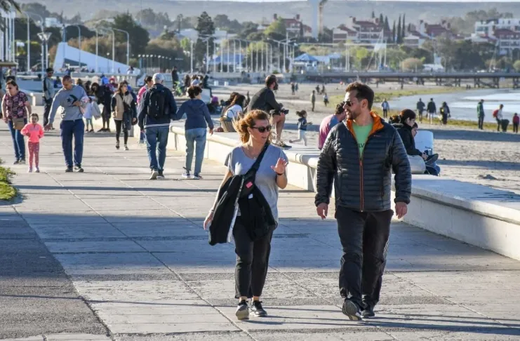 Más turistas viajaron durante el fin de semana largo, pero cayó el impacto económico