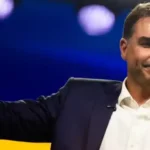 Flávio Bolsonaro llegó a Estados Unidos y recibirá visas junto a su familia