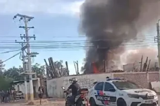 Incendio en Villa Las Rosas: evacuaron vecinos y hubo cortes de tránsito