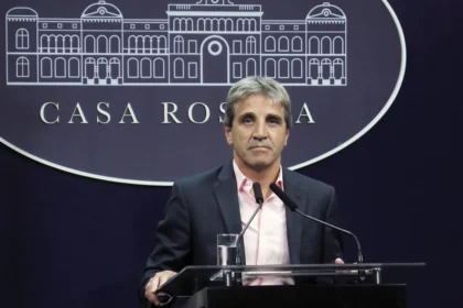Casación revisará el sobreseimiento de Luis Caputo por el bono a 100 años