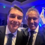 Scioli felicitó a Flávio Bolsonaro por la “primera vuelta” en Brasil