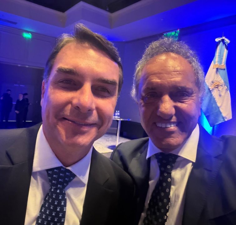 Scioli felicitó a Flávio Bolsonaro por la “primera vuelta” en Brasil