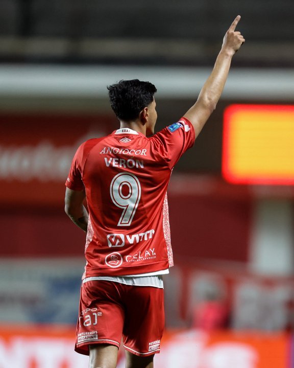 Argentinos Juniors venció a Tigre y volvió a la cima de la zona B