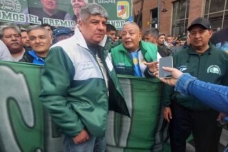 La Ciudad no incluirá indemnizaciones en los pliegos y Moyano encabezó una protesta