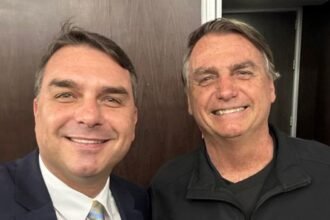 Bolsonaro pidió autorización para recibir visitas de Flávio en su arresto domiciliario