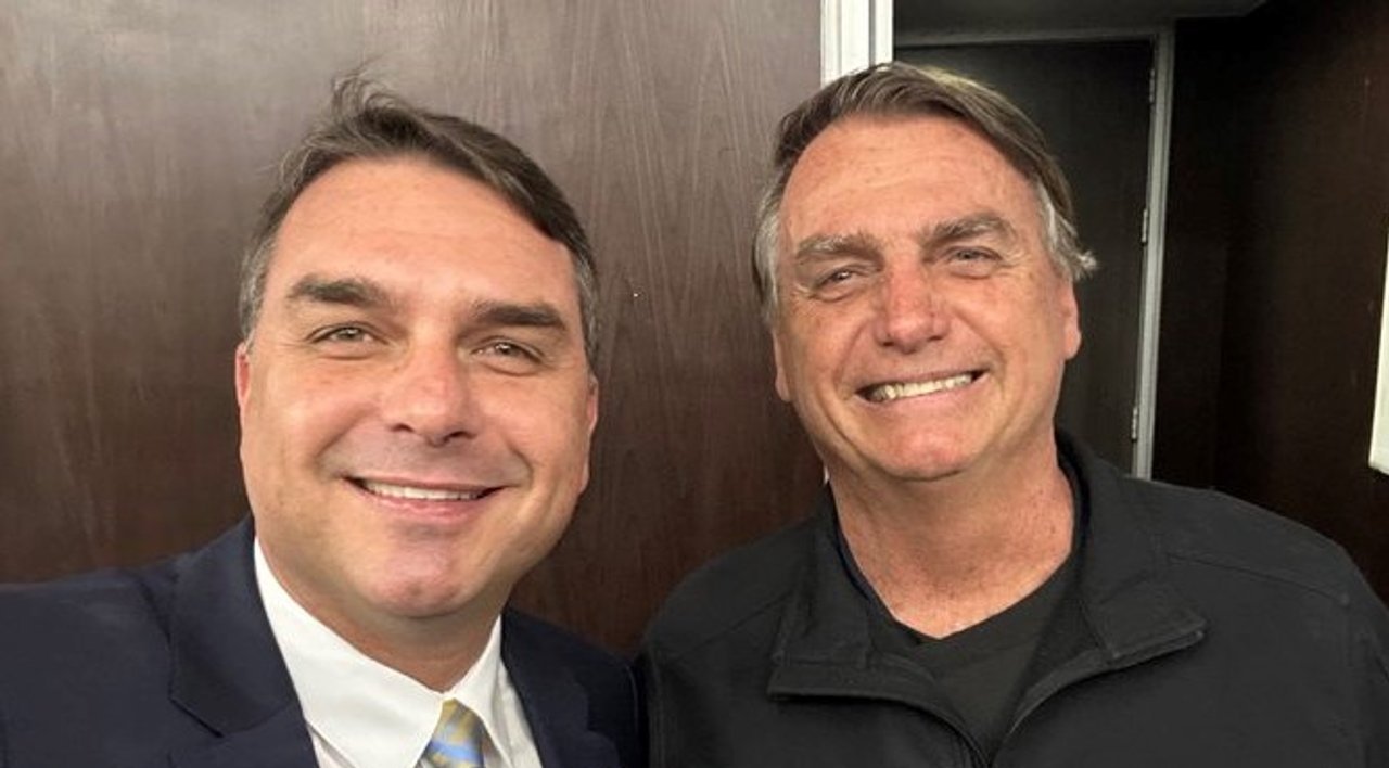 Bolsonaro pidió autorización para recibir visitas de Flávio en su arresto domiciliario