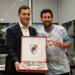 River distinguió a Lionel Messi como socio honorario en su despedida de la Selección