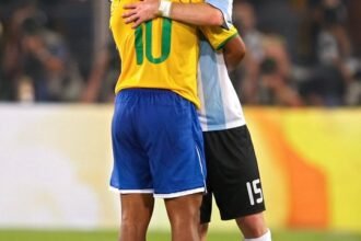 Ronaldinho saludó a Messi antes de su despedida de la Selección argentina
