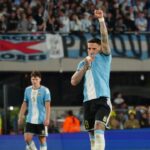 Otamendi marcó el primer gol en la despedida de Messi de la Selección