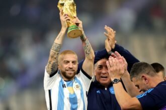 Papu Gómez comparó la velocidad mental de Messi con la de Einstein y Da Vinci