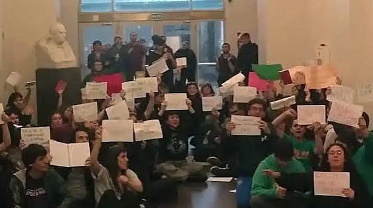La Policía Federal desalojó el Palacio Pizzurno tras la toma estudiantil