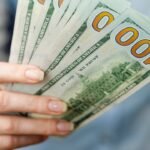 Bonos y acciones argentinas caen y el riesgo país sube a 635 puntos
