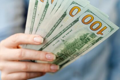 Bonos y acciones argentinas caen y el riesgo pa铆s sube a 635 puntos