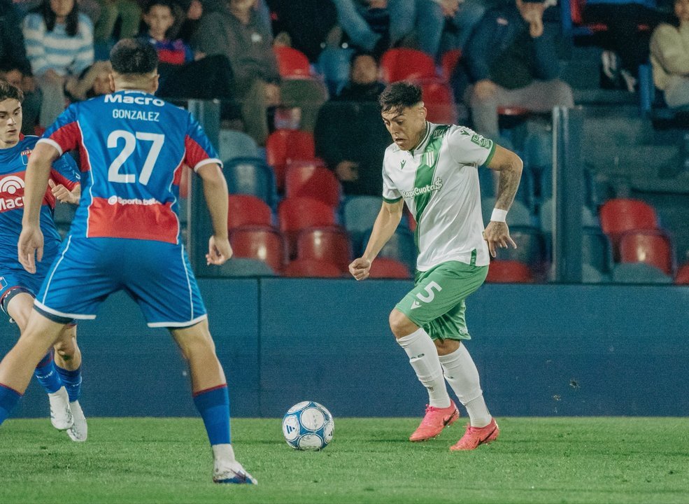 Banfield venció a Tigre en Victoria y se alejó de la zona de descenso