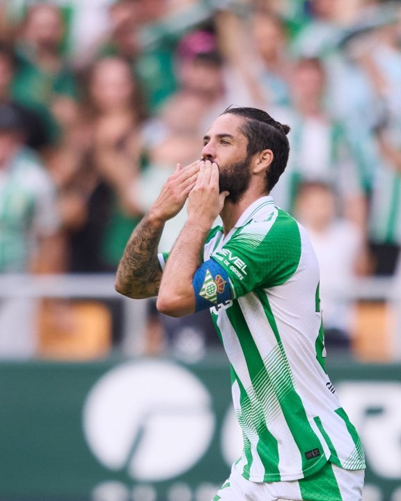 Real Betis goleó 5-2 a Osasuna y se mantiene tercero en LaLiga