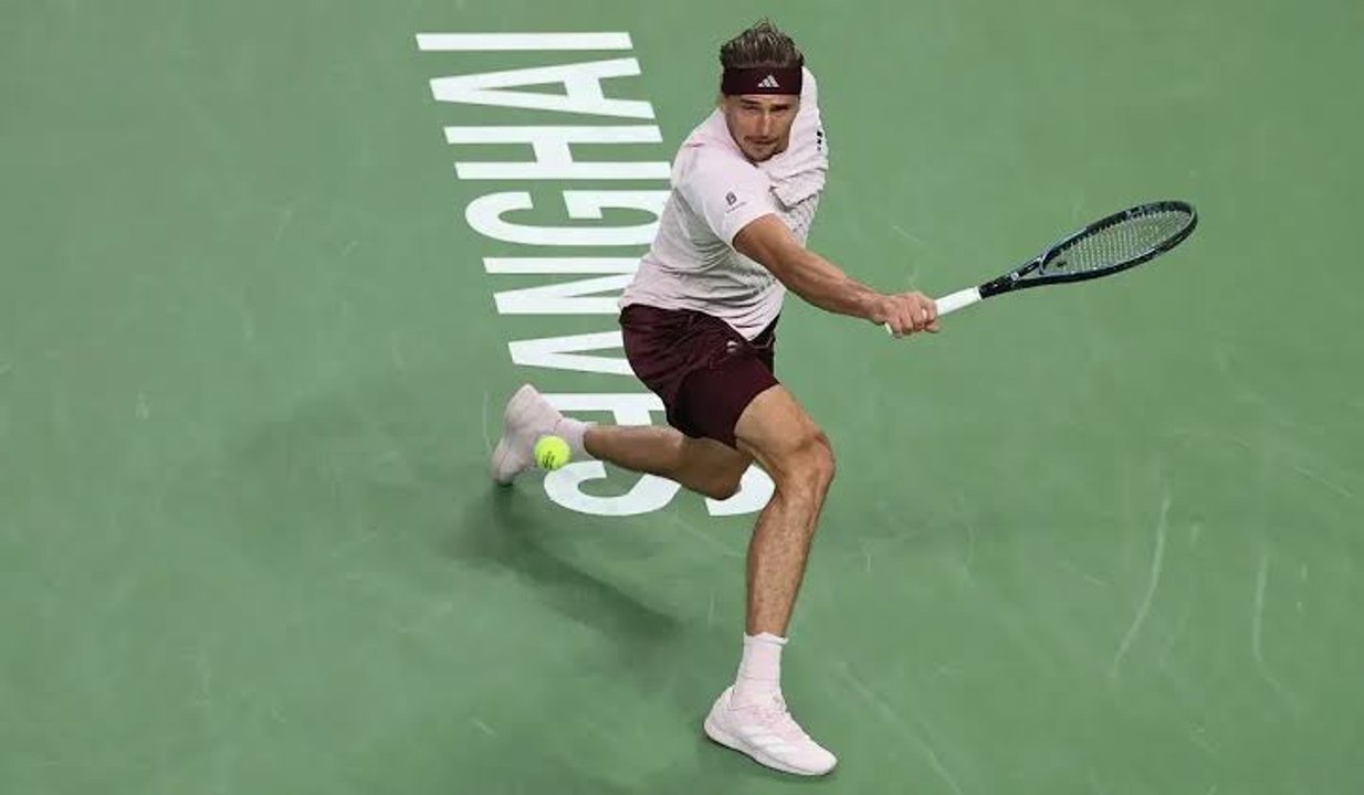 Zverev venció a Búblik en tres sets y avanzó a cuartos del Masters de Shanghái