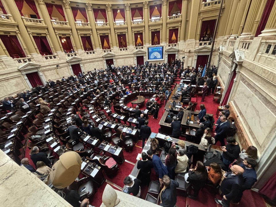 Oficialismo y oposición cruzaron acusaciones tras la caída de la sesión por el DNU 70/23