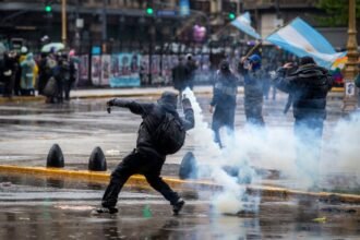 La oposición responsabilizó al Gobierno por incidentes en la marcha universitaria