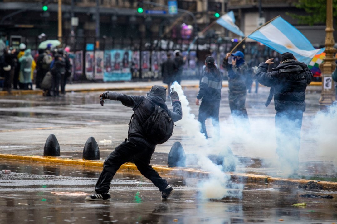 La oposición responsabilizó al Gobierno por incidentes en la marcha universitaria