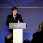 Milei cerró la Argentina Week París con un acto en la Torre Eiffel