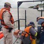 Rescataron a un hombre y buscan a tres tripulantes tras naufragio en el Paraná