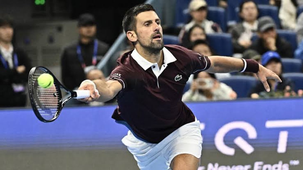 Djokovic remontó ante Bu y avanzó a cuartos del ATP 500 de Pekín