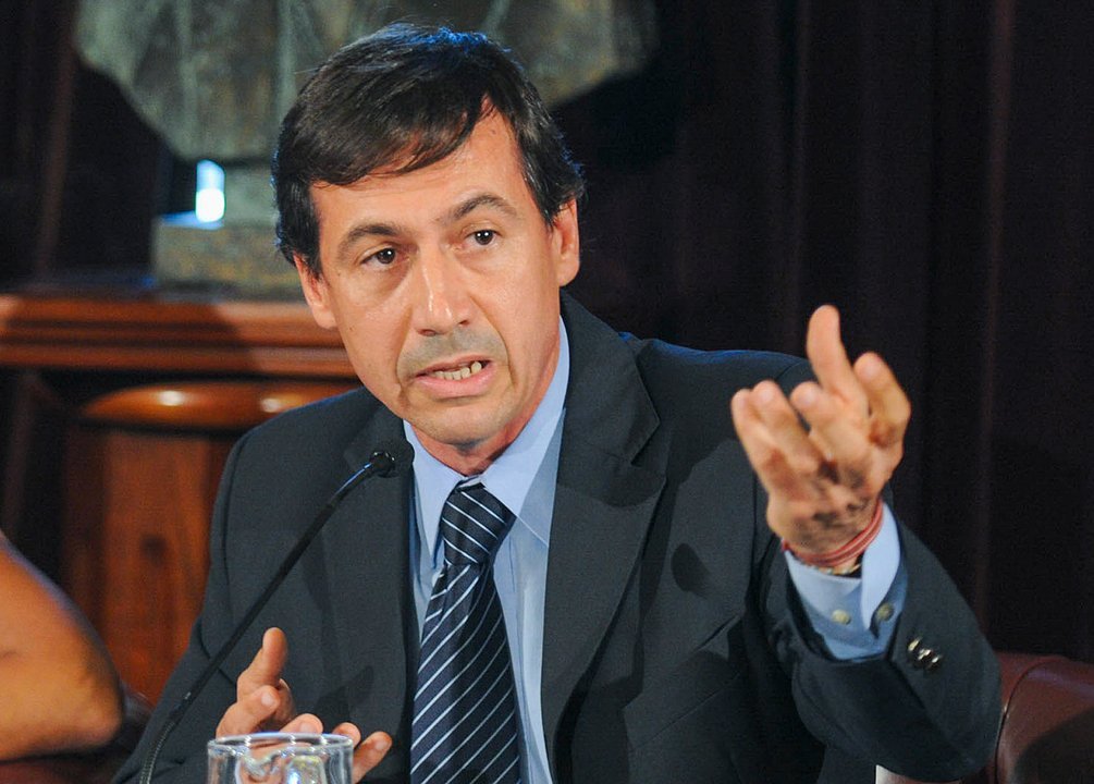 Naidenoff cuestionó los DNU y defendió la auditoría de las cuentas del BCRA