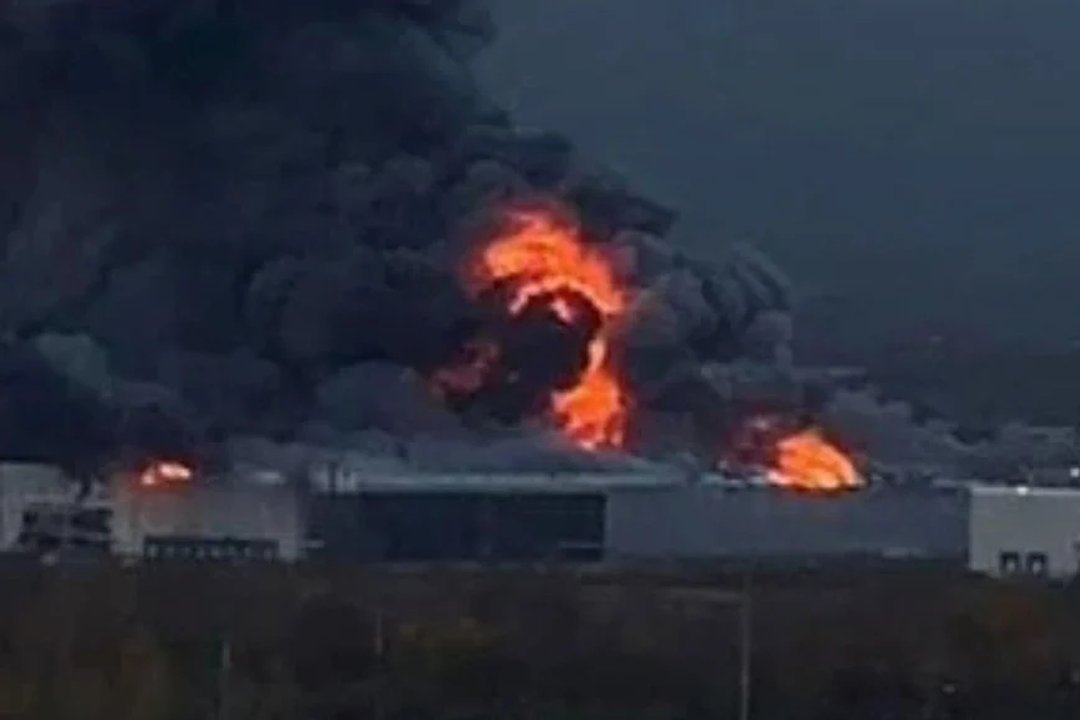 Ataques a instalaciones petroleras y tecnológicas en San Petersburgo: un muerto y cinco heridos