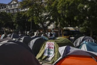 Acampados en Lisboa y Oporto impulsan una huelga general ibérica por vivienda