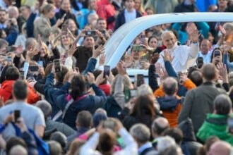 León XIV retomó la audiencia general en San Pedro durante su recuperación