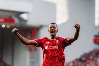 Liverpool venció 2-0 al Brighton y regresó a la zona de Champions League