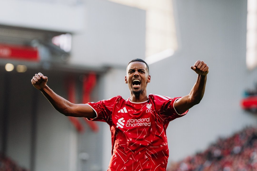 Liverpool venció 2-0 al Brighton y regresó a la zona de Champions League