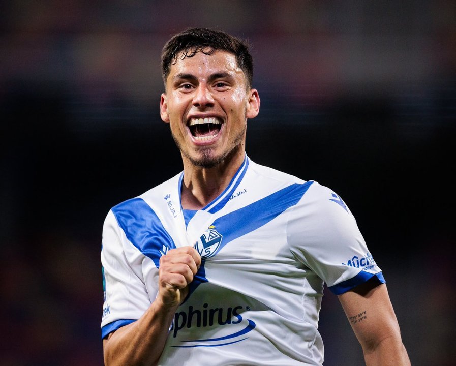 Vélez goleó 5-0 a Central Córdoba y quedó a dos puntos de Boca en la tabla anual