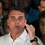 Flávio Bolsonaro pedirá anular las elecciones y cuestionará el balotaje