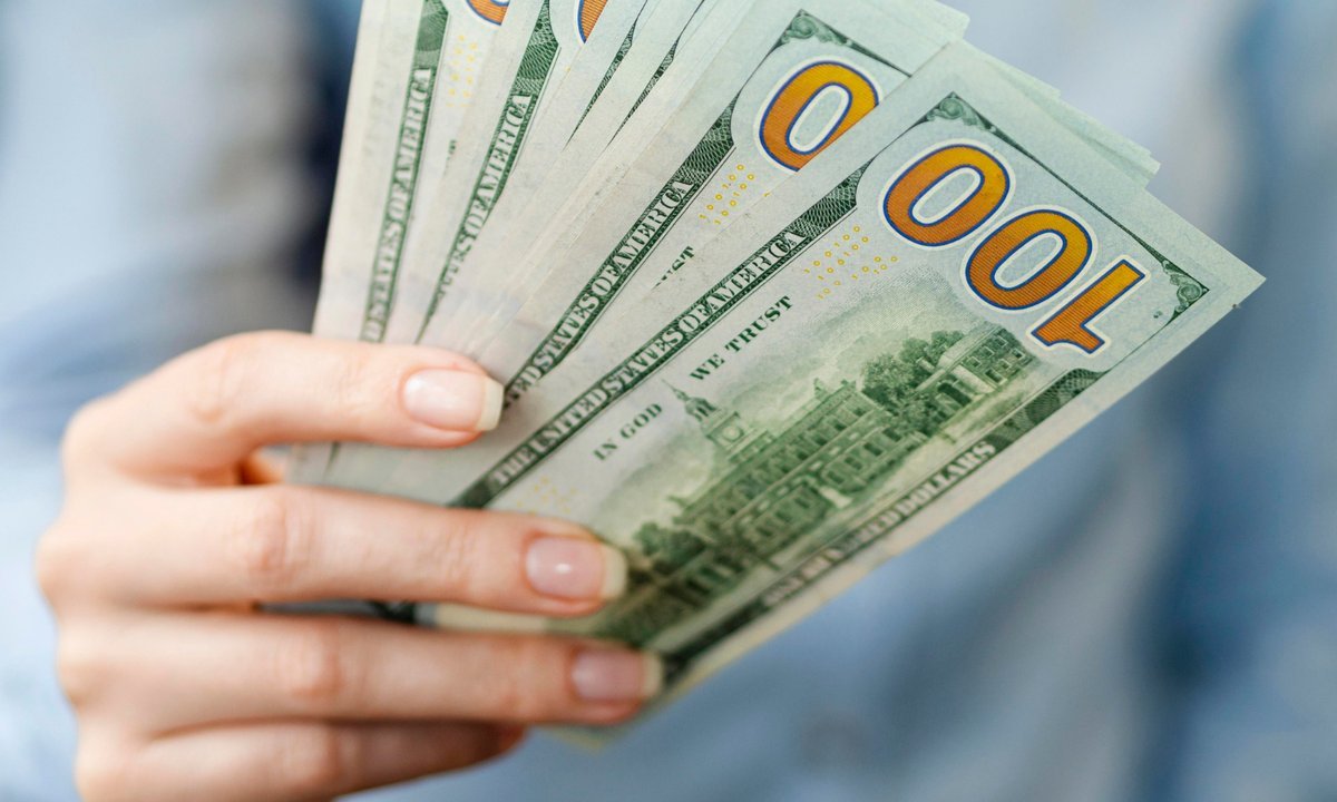 El dólar cerró con subas en todas sus variantes este lunes 26 de octubre
