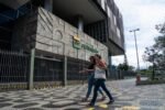 Acciones brasileñas caen hasta 29% y el dólar supera los R$5 tras el balotaje