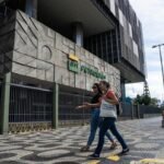 Acciones brasileñas caen hasta 29% y el dólar supera los R$5 tras el balotaje