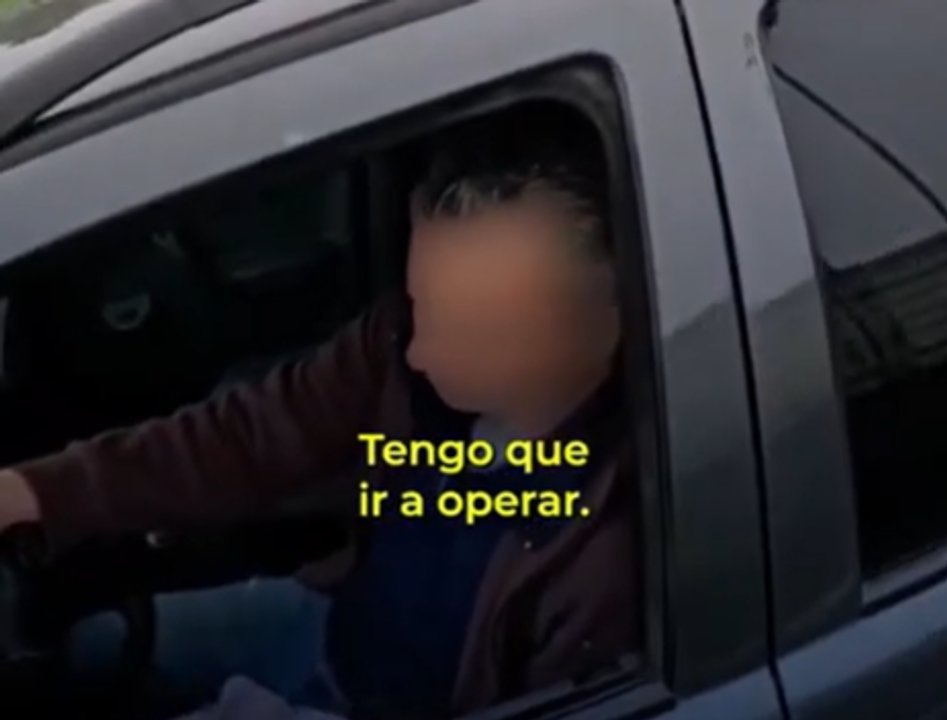 Un conductor usó el celular y circuló por la banquina para ir a operar