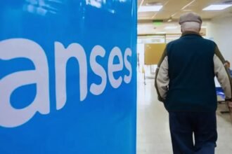 El Gobierno oficializó un bono de hasta $70.000 para jubilados y pensionados en noviembre