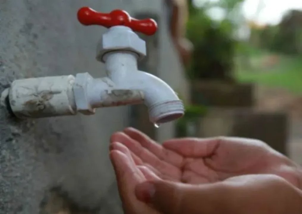 Vecinos de Agua de Oro cortaron el acceso por la falta de agua corriente