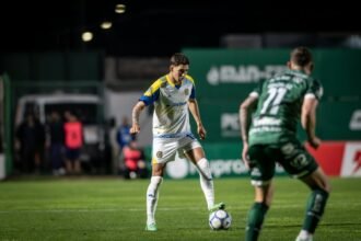 Rosario Central venció a Sarmiento con un doblete de Gastón Ávila