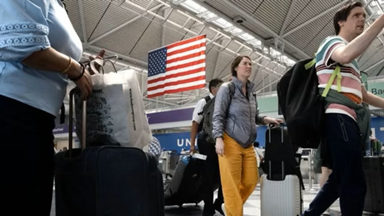 Estados Unidos exigirá una declaración sanitaria a pasajeros internacionales