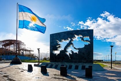 Reino Unido exigirá autorización final para licencias de hidrocarburos en Malvinas