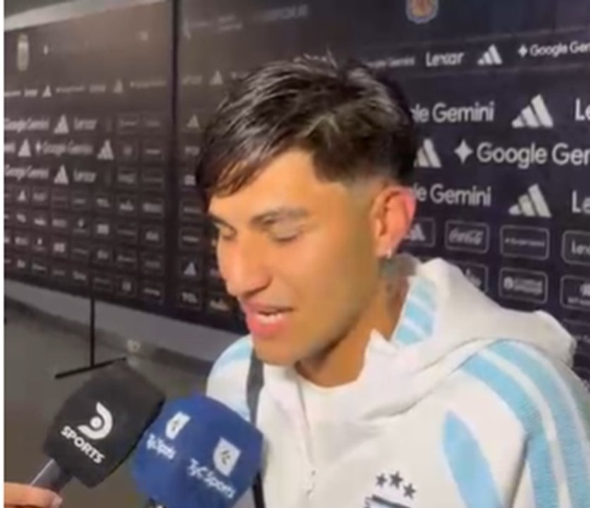 Santiago Castro habló de su debut en la Selección y de la despedida de Messi