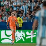 Dibu Martínez habló de Messi y señaló a Nico Paz como opción para la 10