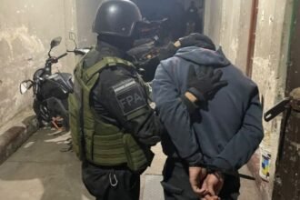 Detuvieron en Río Cuarto a un padre, sus dos hijos y un amigo por vender drogas