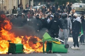 Francia prevé cierres en hasta 500 centros educativos por las protestas