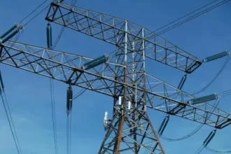 Naturgy activa un plan para reforzar la red eléctrica de San Juan en verano